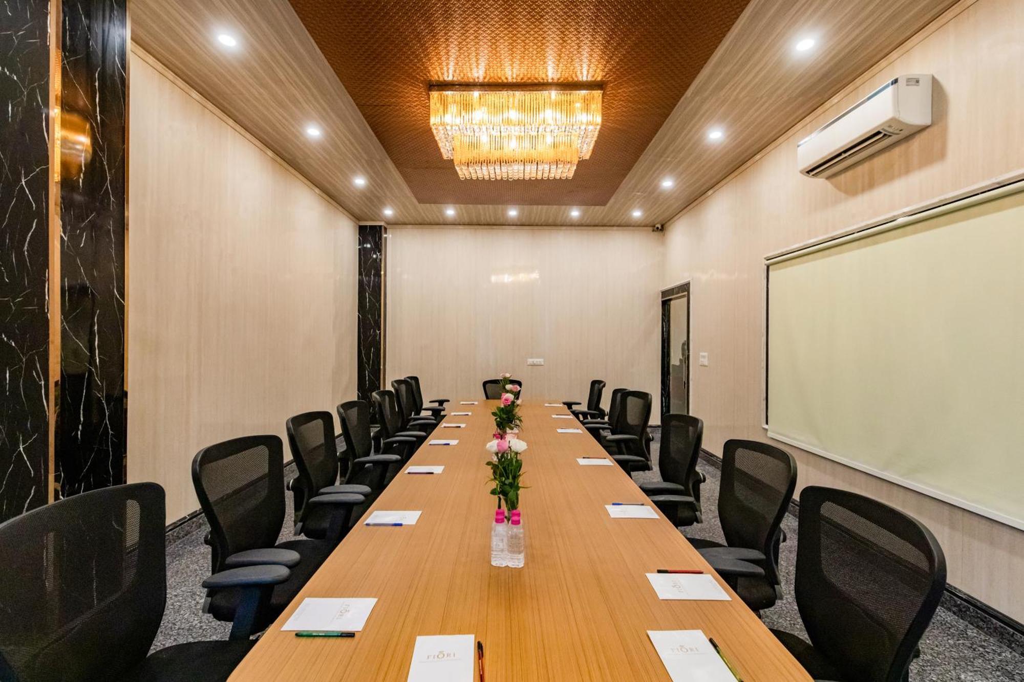 ג'איפור Foxoso Fiori Hotel מראה חיצוני תמונה
